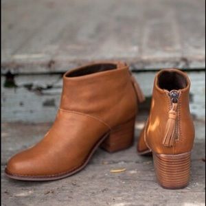TOMS Leila Bootie - Warm Tan